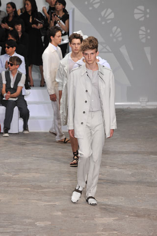 Louis Vuitton / - 2009